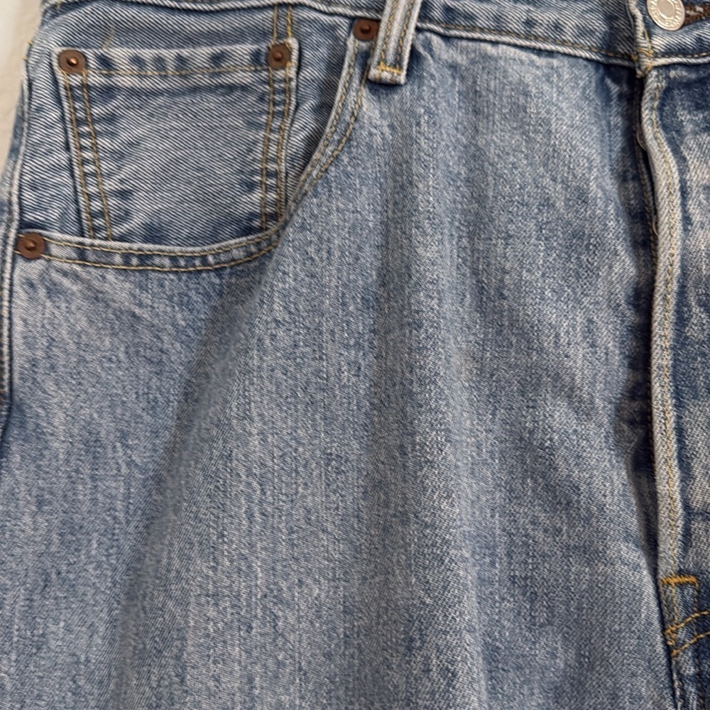 Mens Levi’s 501 Button Fly Light Wash 38 SHORT - Picture 3 of 7